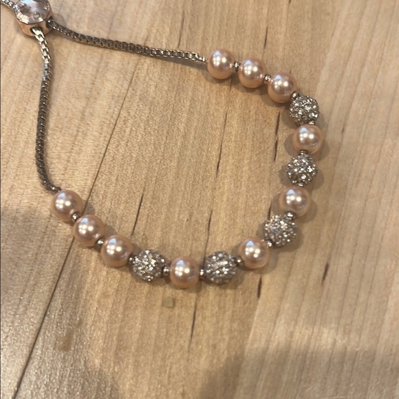 Elegant Pearl and Silver Beaded Bracelet - Picture 4 of 7